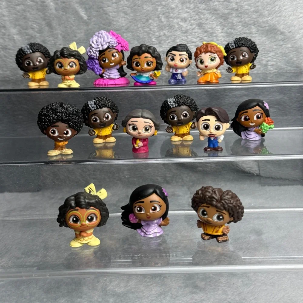 Disney Doorables Encanto Madrigal Family Collection 16 Piece Mini Figure Lot